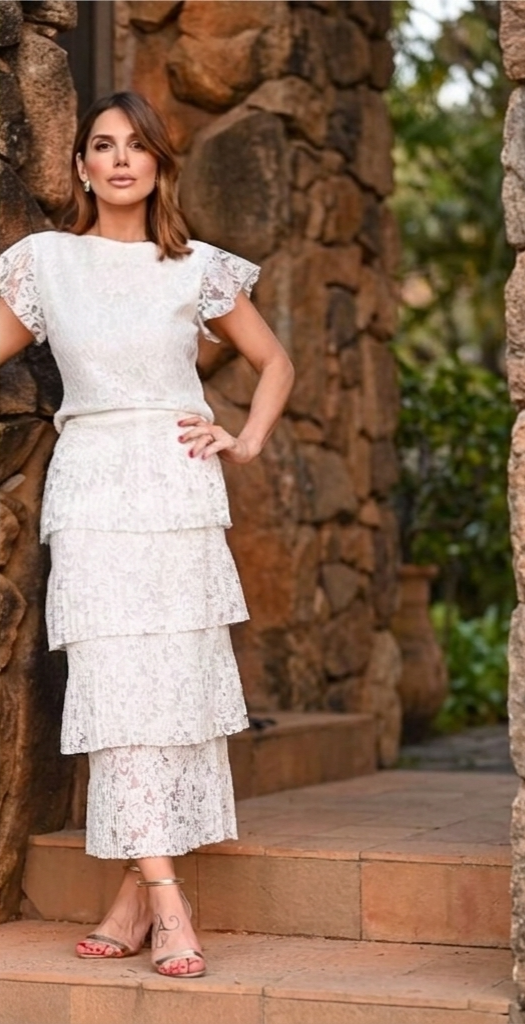 Conjunto Feminino Renda Guipir Blusa Manga Curta e Saia Midi em Camadas Elegante - Imagem 5
